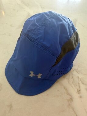 Under Armor Women’s Royal Blue and Black Lightweight Running Cap with pocket